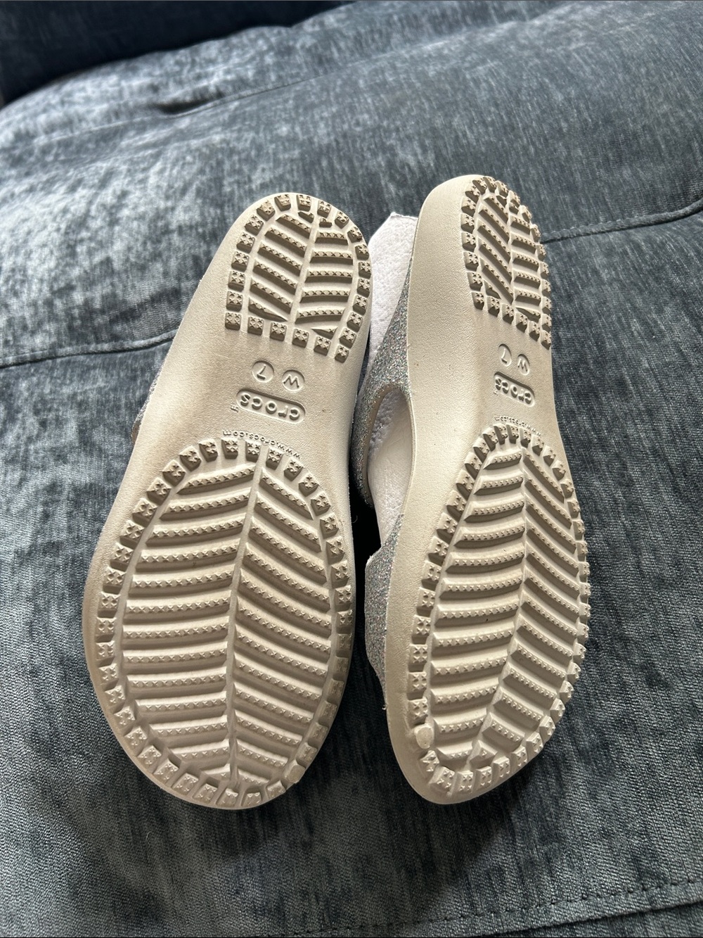 Crocs Sparkle Crisscross Women’s Sandals - Silver Glitter - Picture 3 of 4